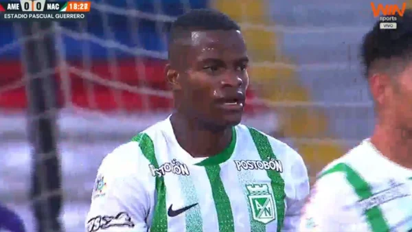 El insólito autogol de Andrés Román ante América que aleja a Nacional de la final El insólito autogol de Andrés Román ante América que aleja a Nacional de la final