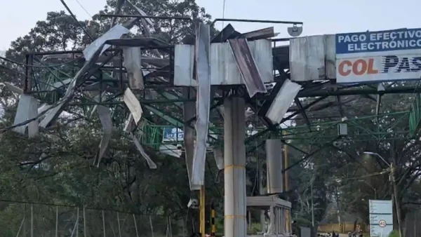 Responsables del atentado a peaje de Antioquia habían dejado un parlante con un mensaje de advertencia Responsables del atentado a peaje de Antioquia habían dejado un parlante con un mensaje de advertencia