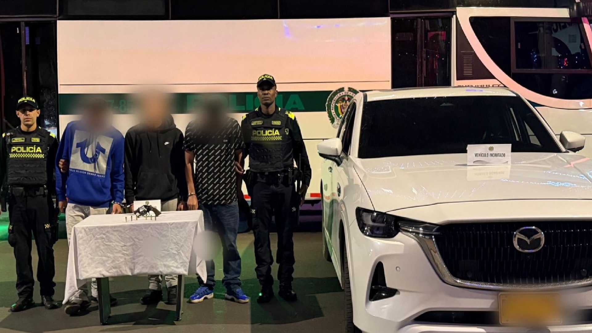 EN VIDEO | Impresionante persecución: Capturan a tres hombres con arma ilegal tras persecución en Bogotá. Foto Cortesía Policía Nacional