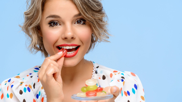 ¿Qué le pasa a los dientes a la hora de consumir dulces, según especialistas?