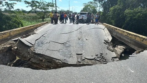 Puente colapsó en Meta.
