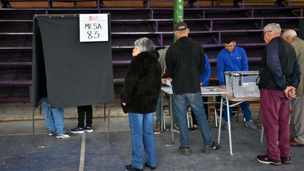 Chile elige presidente en segunda vuelta, con el candidato de ultraderecha como favorito Chile elige presidente en segunda vuelta, con el candidato de ultraderecha como favorito