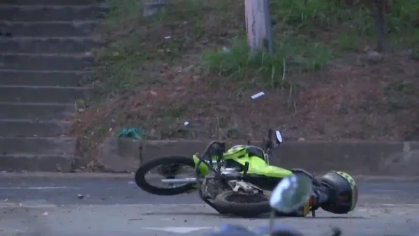 Dos policías asesinados en ataque explosivo contra una patrulla motorizada en Cali Dos policías asesinados en ataque explosivo contra una patrulla motorizada en Cali