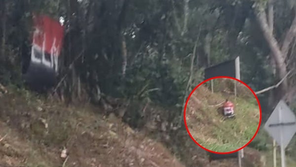 Alerta por cilindro y bandera del ELN en la vía San Gil - Bucaramanga Alerta por cilindro y bandera del ELN en la vía San Gil - Bucaramanga