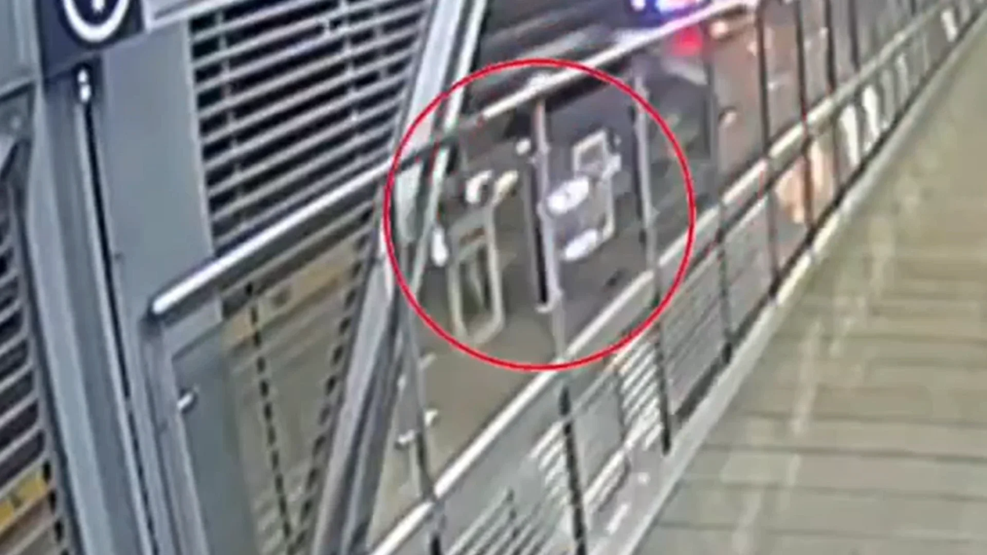 Ladrón huyó por el carril de TM con camioneta robada.