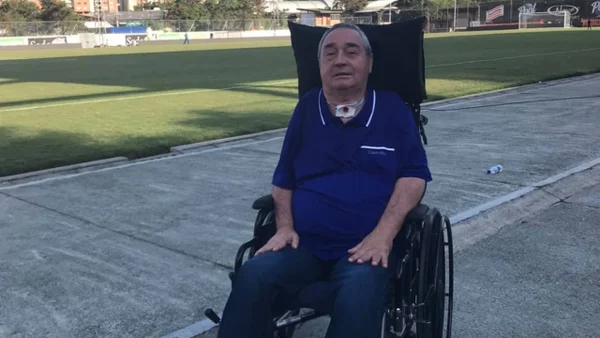 Lamentable y preocupante imagen del profe Montoya en medio de la batalla campal en Medellín