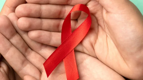 Famoso actor confesó que fue diagnosticado con VIH: "hoy rompo este silencio"