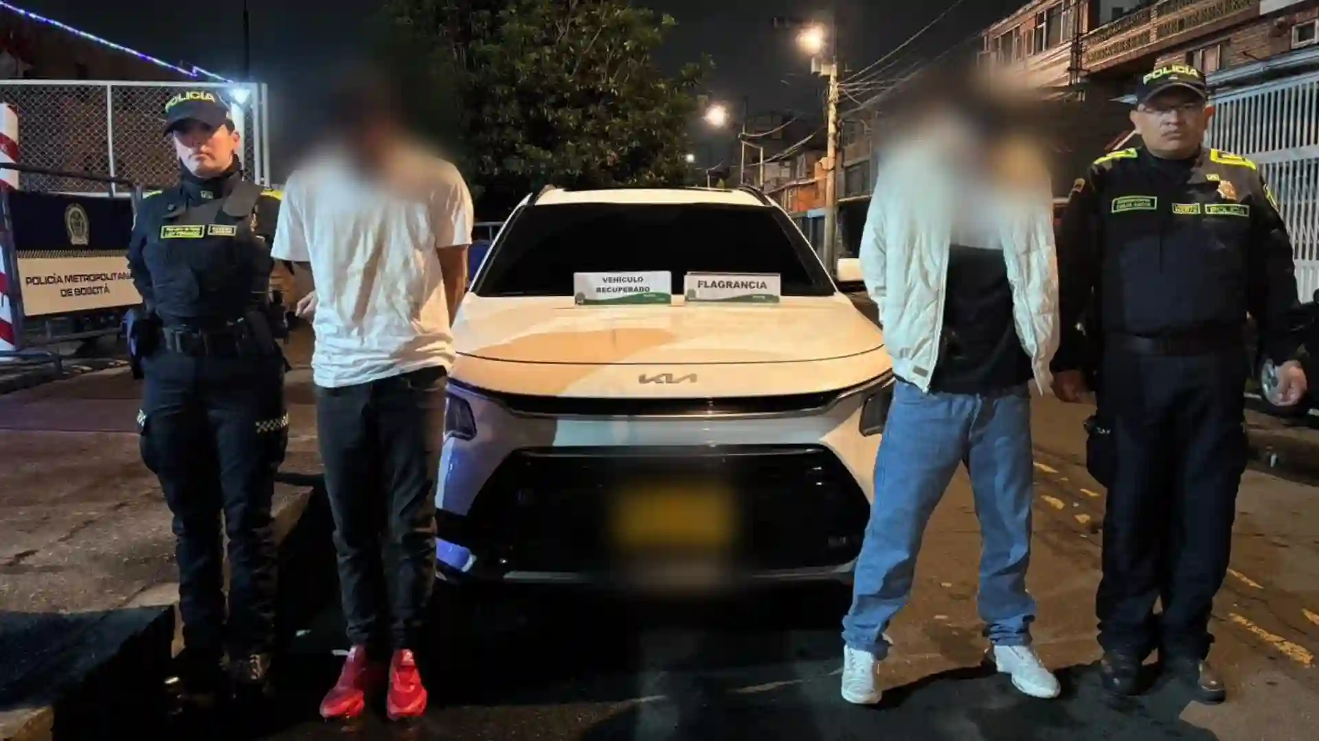 VIDEO captó cómo dos ladrones se robaron un carro, se les apagó en la huida y los atraparon