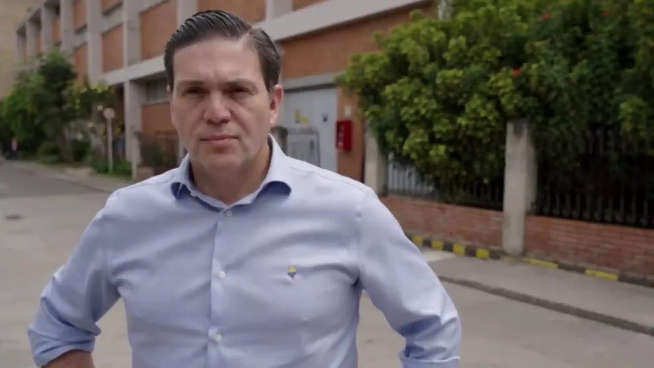 “Aquí hay un puño de hierro para darle duro a los bandidos”: Juan Carlos Pinzón