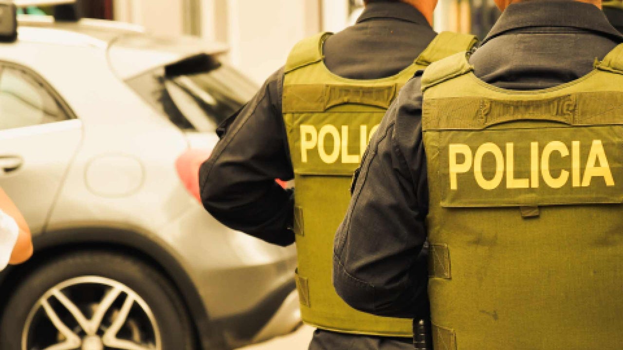 Ocho detenidos por red que traficaba personas de Colombia a España