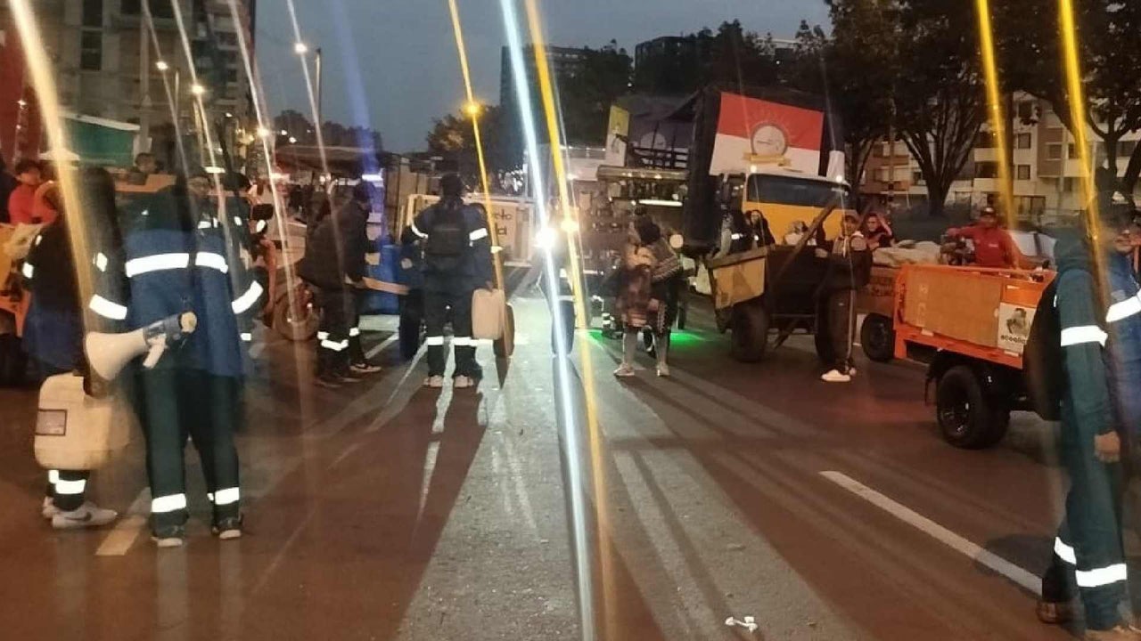 Bloqueo de recicladores afecta la movilidad en la calle 100 y la Autopista Norte