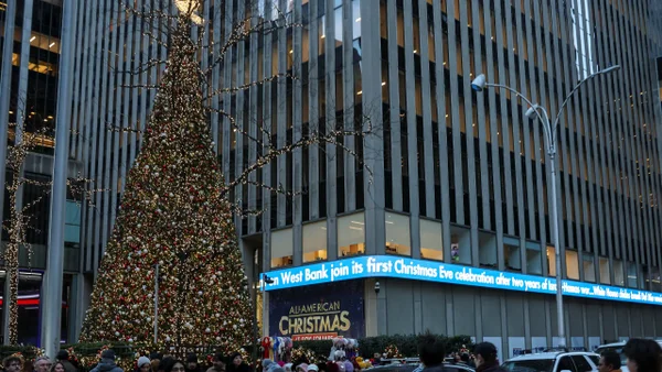 Millones ya recibieron la Navidad: Asia, África y Europa celebran mientras sigue el recorrido de Papá Noel