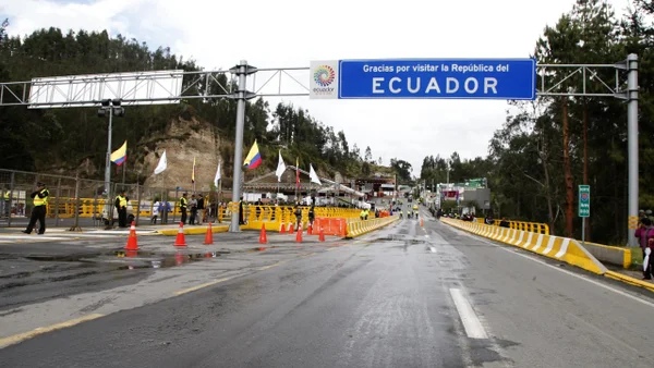 Ecuador restringió el paso fronterizo con Colombia y Perú por seguridad