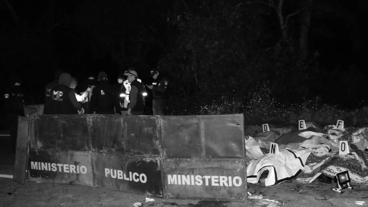 Grave accidente: autobús cayó a un barranco de 75 metros y dejó 15 muertos en Guatemala
