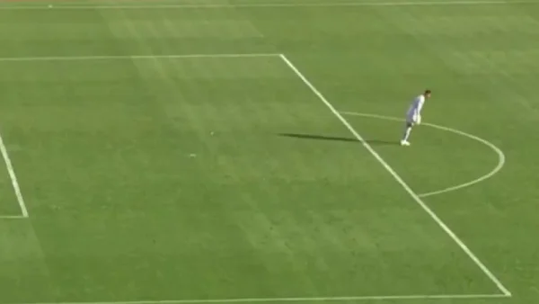 Hubo un gran susto: un arquero de selección se desplomó en pleno partido Hubo un gran susto: un arquero de selección se desplomó en pleno partido