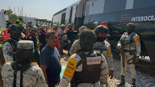 Descarrilamiento de tren deja a 20 personas heridas en México