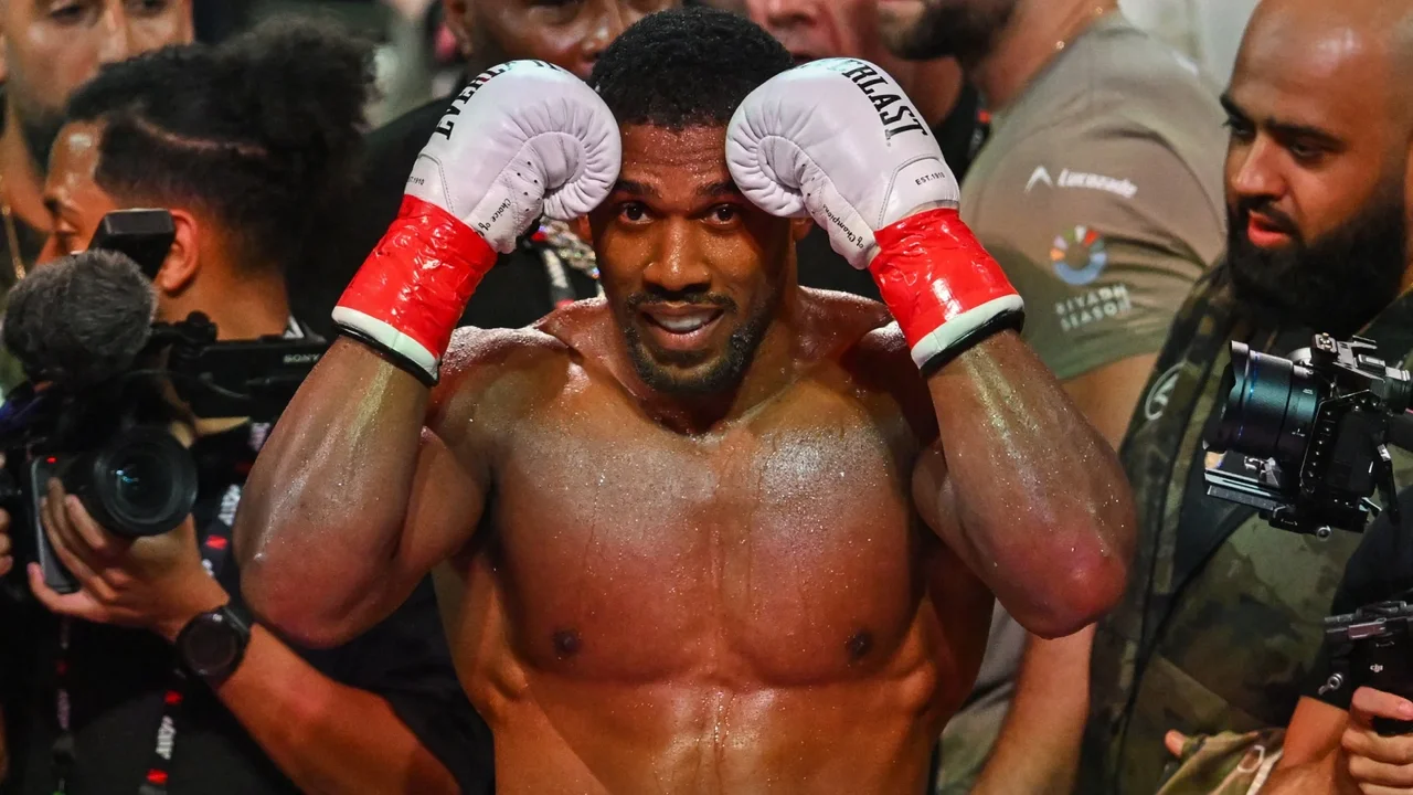 Anthony Joshua resultó herido en accidente de tránsito que dejó dos personas fallecidas