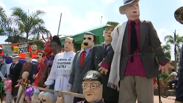 Así se vive la tradición del año viejo en las calles del barrio El Piloto, en Cali