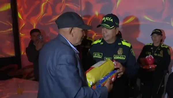 Ocho adultos mayores de Motavita celebran año nuevo anticipado gracias a la Policía y varios emprendedores Ocho adultos mayores de Motavita celebran año nuevo anticipado gracias a la Policía y varios emprendedores