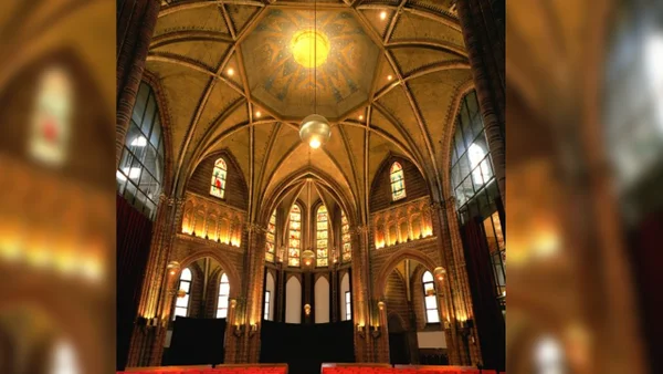 Celebración de Año Nuevo en Ámsterdam se vio afectada por voraz incendio en una iglesia Celebración de Año Nuevo en Ámsterdam se vio afectada por voraz incendio en una iglesia