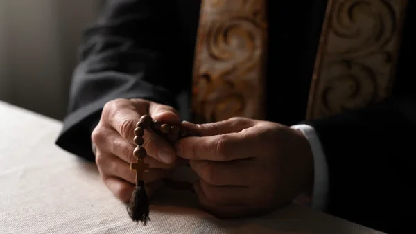 Sacerdote colombiano fue apuñalado en el cuello en Italia: este es su estado de salud