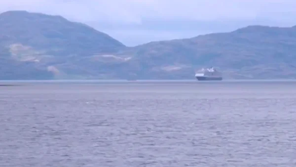 Buque ARC Simón Bolívar navega por canales patagónicos rumbo a la Antártida