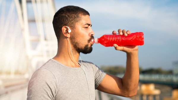 Bebidas energéticas: expertos señalan algunos de sus principales riesgos