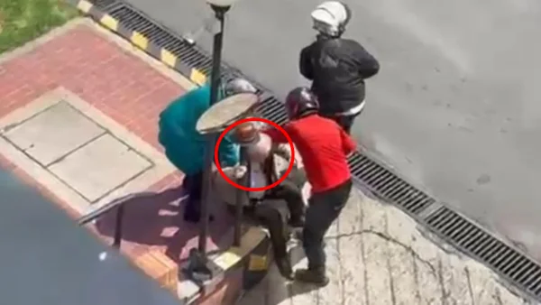 VIDEO | Adulto mayor terminó en el piso tras violento robo que incluyó disparos en Suba VIDEO | Adulto mayor terminó en el piso tras violento robo que incluyó disparos en Suba