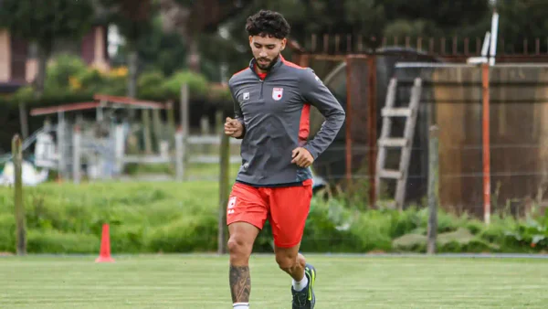 Así juega Nahuel Bustos, el nuevo delantero de Santa Fe con pasado en Europa Así juega Nahuel Bustos, el nuevo delantero de Santa Fe con pasado en Europa