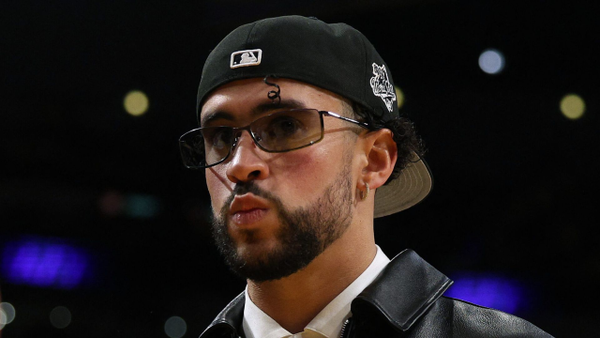 Bad Bunny enfrenta millonaria demanda: habría usado indebidamente la voz de una mujer en sus canciones