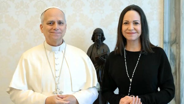 El papa León XIV recibe a María Corina Machado en audiencia privada