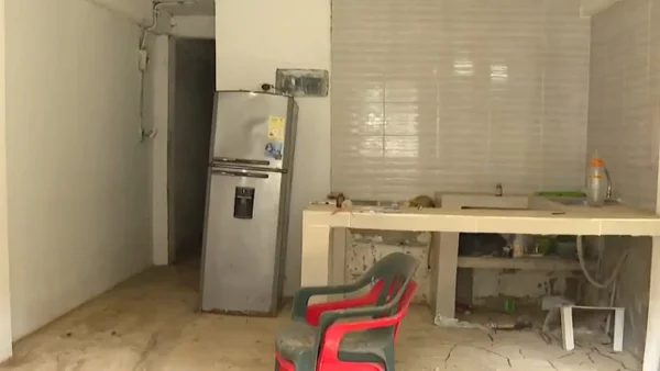 Delincuentes están vaciando las casas de las familias desalojadas por el deslizamiento en el Cerro La Popa Delincuentes están vaciando las casas de las familias desalojadas por el deslizamiento en el Cerro La Popa