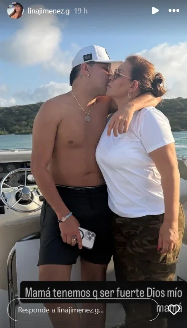 Yeison Jiménez junto a su madre Lus Mery Galeano