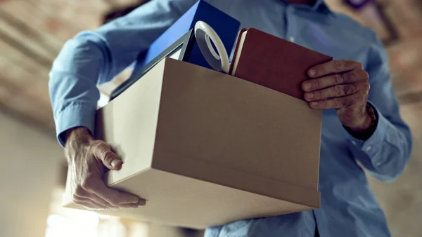 Ponen ‘tatequieto’ a empresas que despiden a quienes están cerca de pensionarse: miles celebran