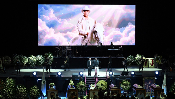 Entre música, globos y lágrimas: así Bogotá despidió a Yeison Jiménez en el Movistar Arena