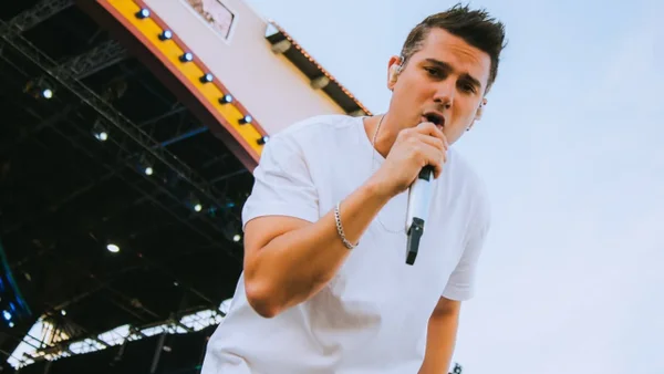 Pipe Bueno estalló con un seguidor tras comentarios sobre su "maldición" con las fotos