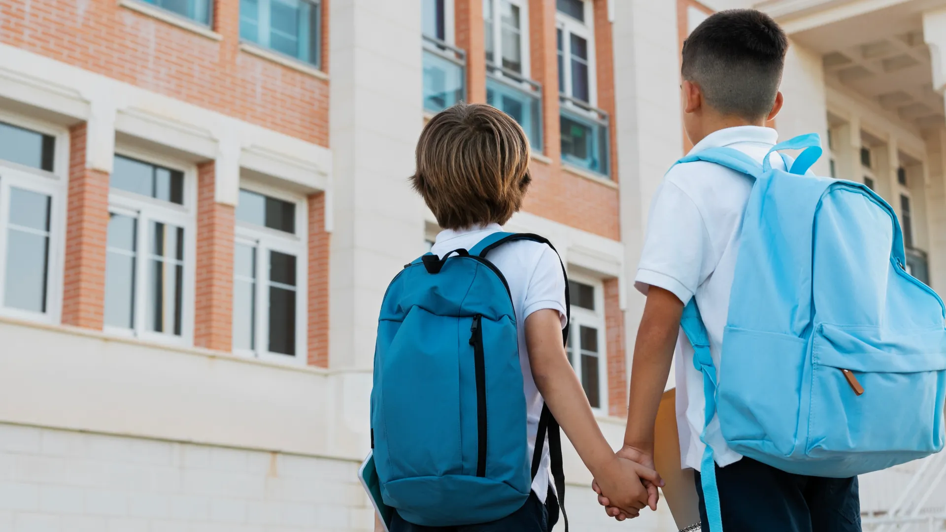 niños en colegios de Bogotá