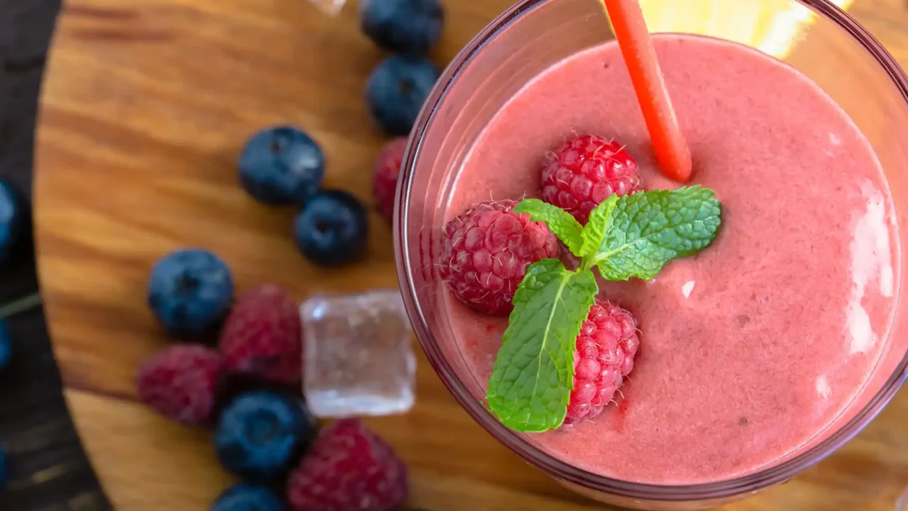 Por qué el batido de frutos rojos se asocia con una vida más larga y saludable