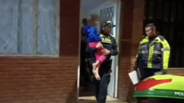 VIDEO | Rescatan a menor que pedía auxilio desde un apartamento: la niña aseguraba tener hambre