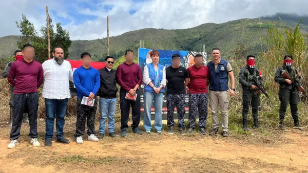 ELN liberó a cinco policías secuestrados en la vía Cúcuta–Tibú