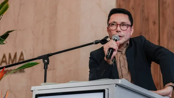 Carlos Caicedo habría acosado sexualmente a varias mujeres: testimonios y chats reveladores