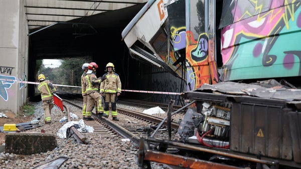 Hipótesis de fractura en carril: posible causa del accidente ferroviario en España que dejó 45 muertos Hipótesis de fractura en carril: posible causa del accidente ferroviario en España que dejó 45 muertos