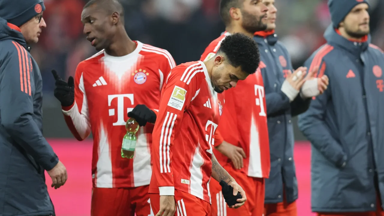 Luis Díaz, entre lo más cuestionados del Bayern en su primera derrota de la temporada