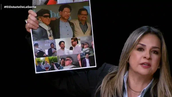 Vicky Dávila se fue contra Iván Cepeda con cartel en mano, en El Debate de la Gente