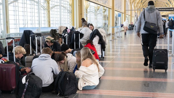 Tormenta invernal paraliza Estados Unidos: 21 muertos y millones sin electricidad Tormenta invernal paraliza Estados Unidos: 21 muertos y millones sin electricidad