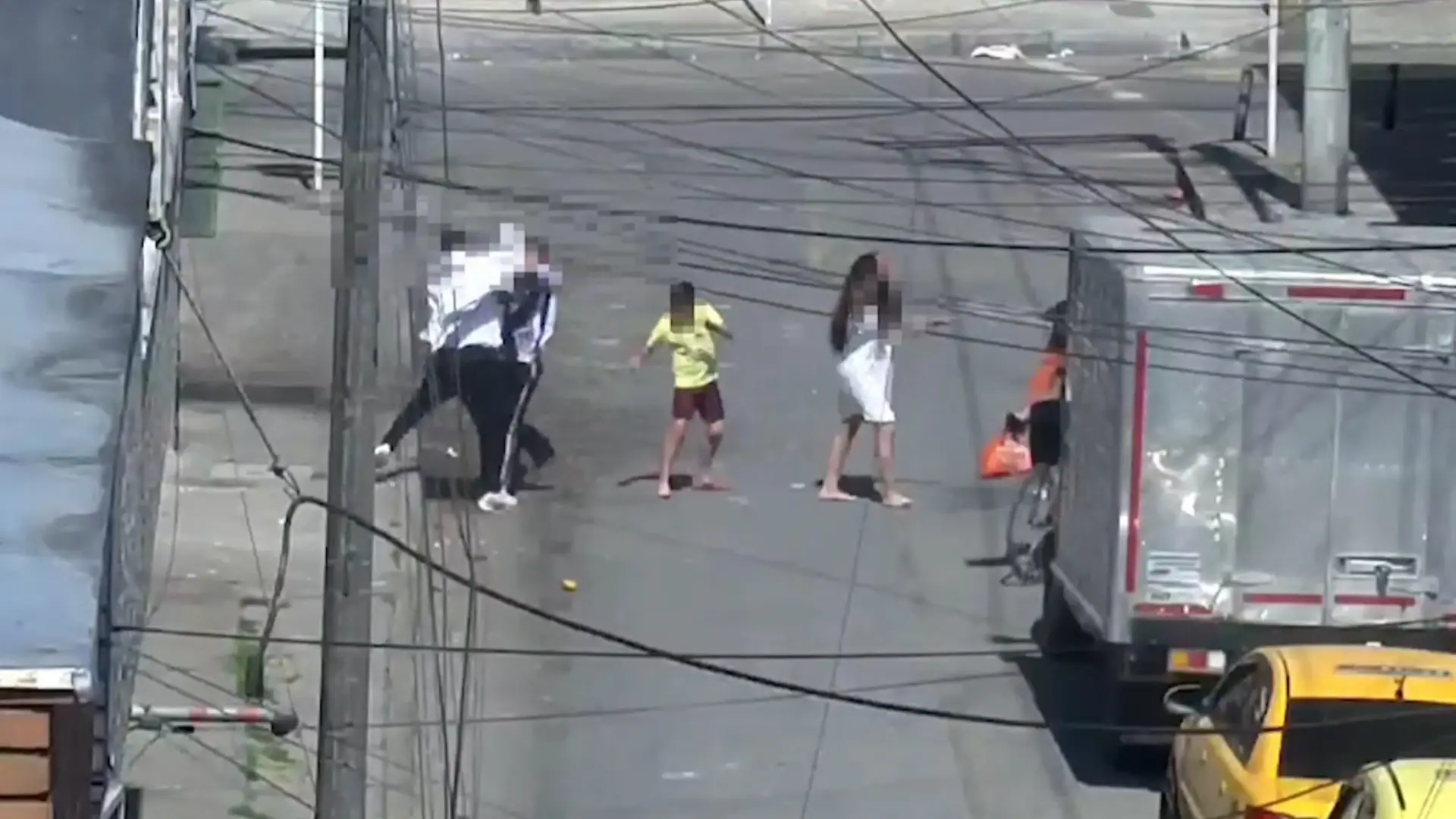 Riña en plena vía pública de Bogotá