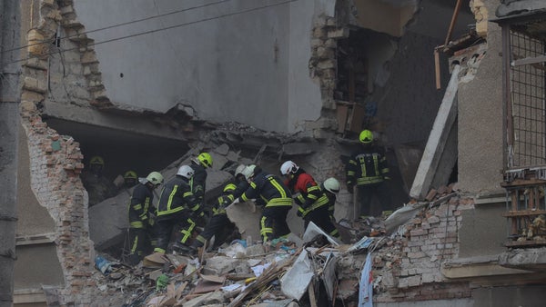 Bombardeos rusos contra Ucrania dejan al menos 10 muertos y decenas de heridos Bombardeos rusos contra Ucrania dejan al menos 10 muertos y decenas de heridos