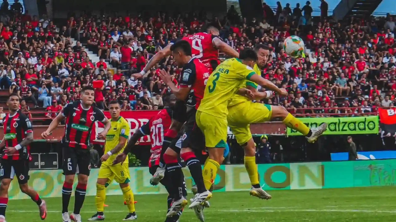 Cúcuta y Bucaramanga volvieron a enfrentarse en un clásico tras 6 años: así fue el partidazo