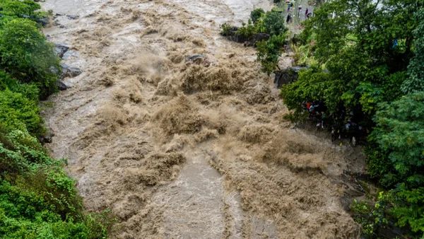 Desbordamiento de quebrada en Cundinamarca dejó una mujer fallecida y 18 municipios afectados por lluvias