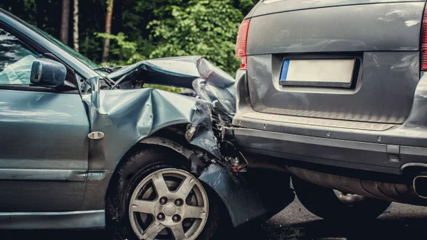 Reconocido cantante se quedó sin frenos en plena vía y sufrió accidente Reconocido cantante se quedó sin frenos en plena vía y sufrió accidente